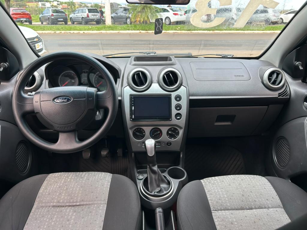 FORD Fiesta Sedan - Foto