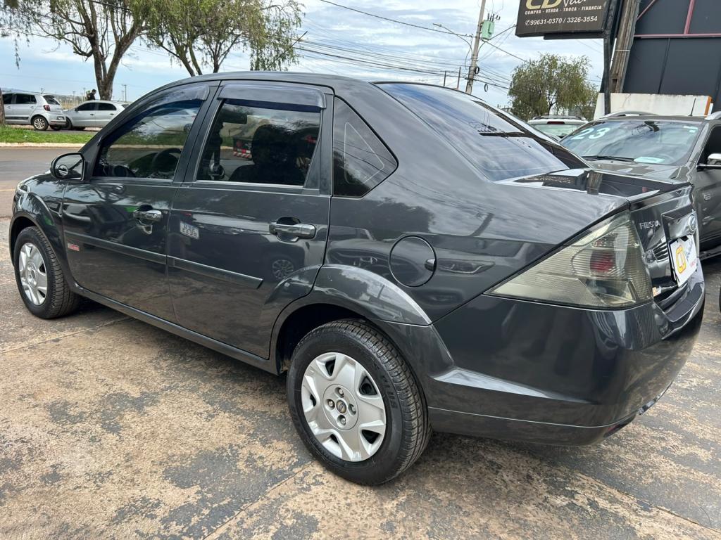 FORD Fiesta Sedan - Foto