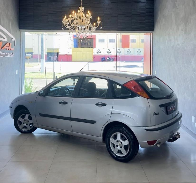 FORD Focus Hatch - Foto