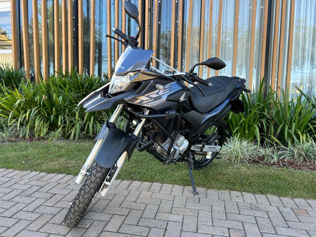 HONDA XRE 300 - Foto