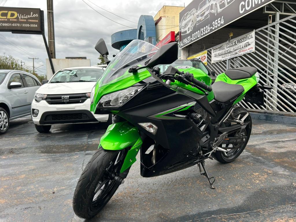 KAWASAKI Ninja 300 - Foto