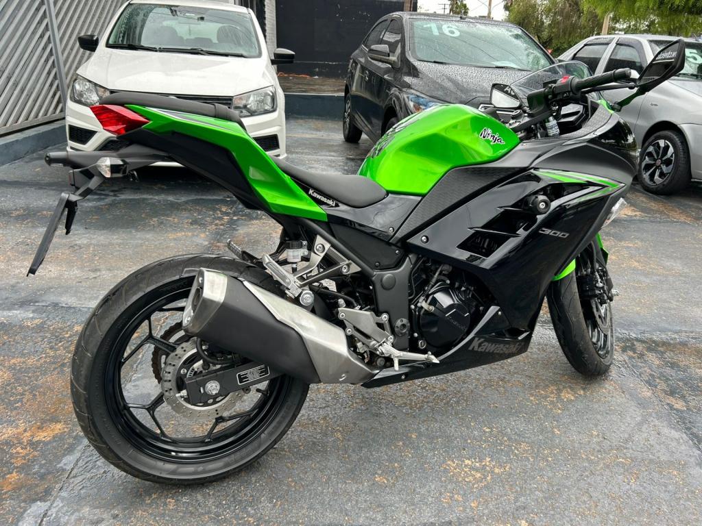 KAWASAKI Ninja 300 - Foto