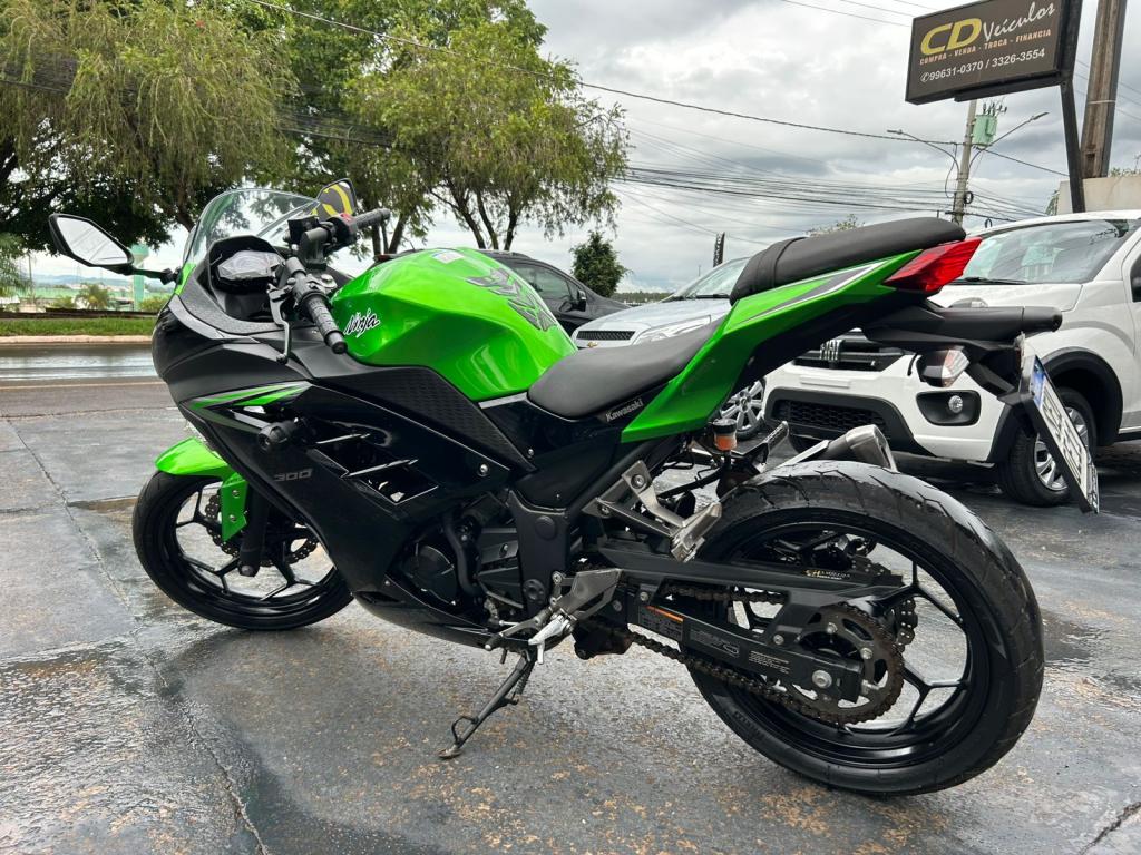 KAWASAKI Ninja 300 - Foto