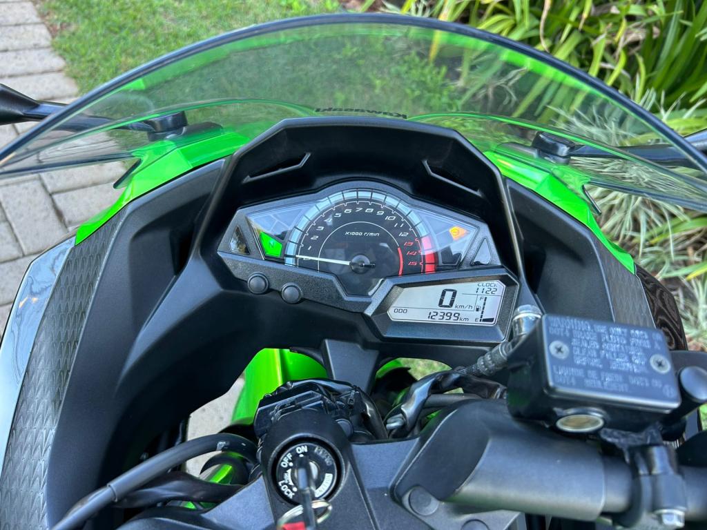 KAWASAKI Ninja 300 - Foto