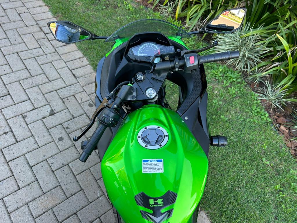 KAWASAKI Ninja 300 - Foto