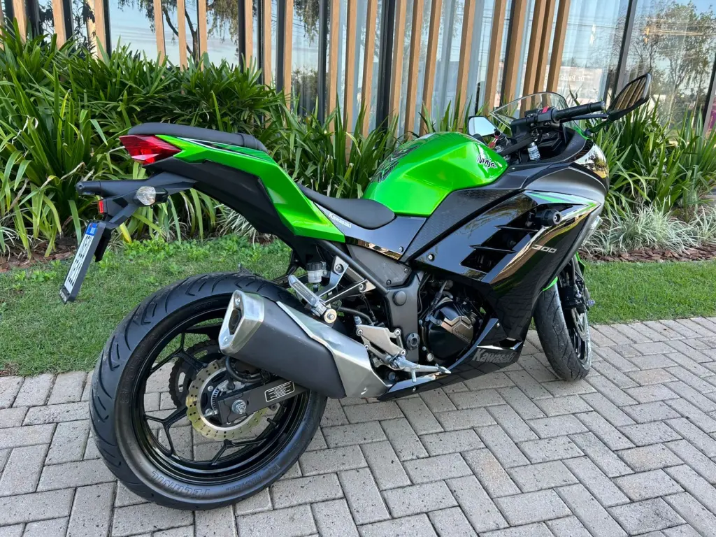 KAWASAKI Ninja 300 - Foto