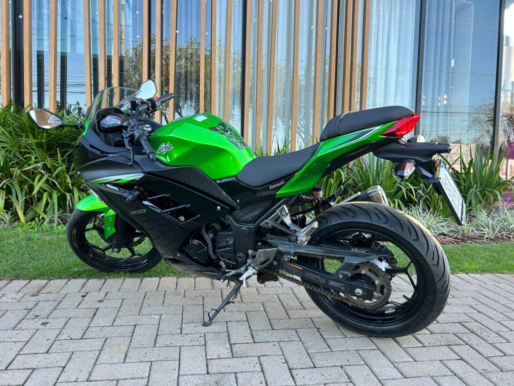 KAWASAKI Ninja 300 - Foto