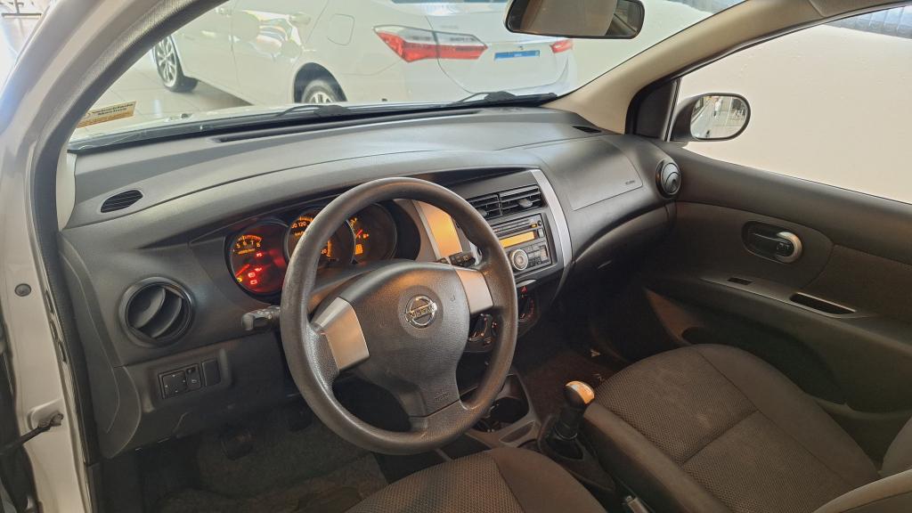 NISSAN Livina - Foto