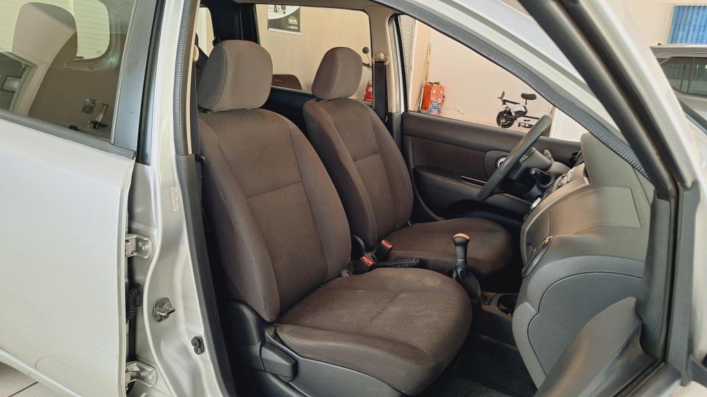 NISSAN Livina - Foto