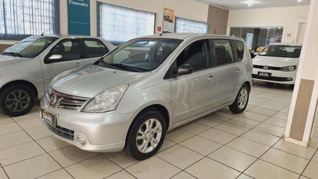 NISSAN Livina - Foto