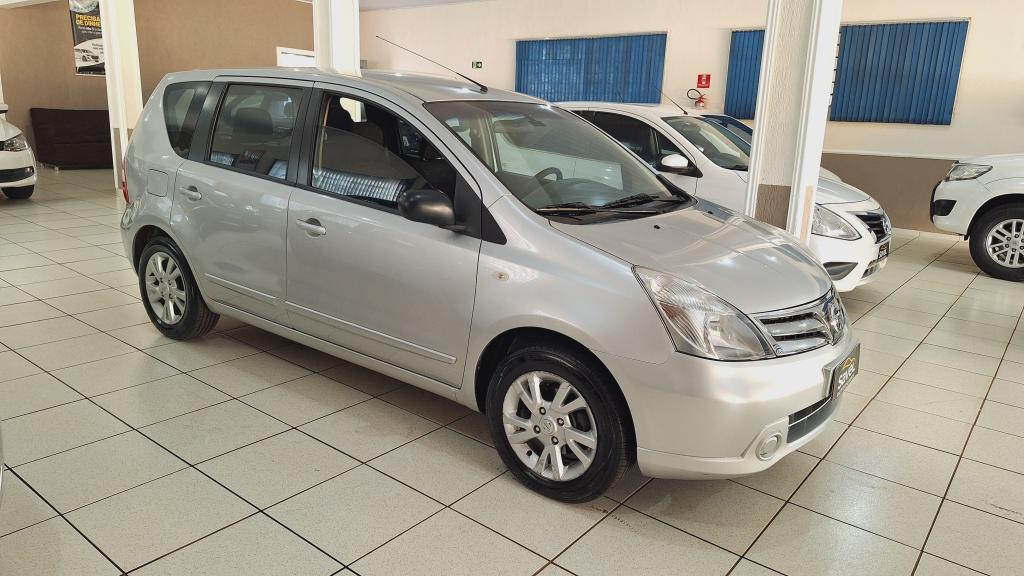 NISSAN Livina - Foto
