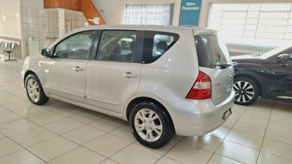 NISSAN Livina - Foto
