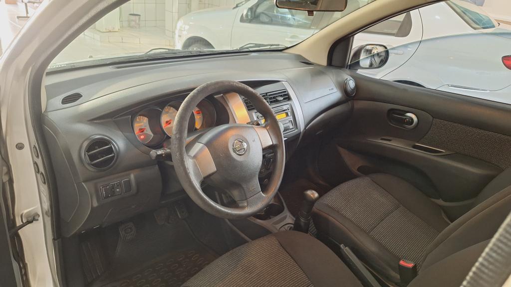 NISSAN Livina - Foto