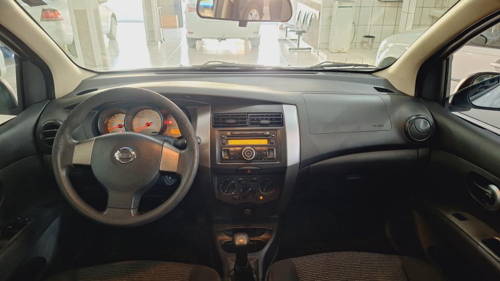 NISSAN Livina - Foto