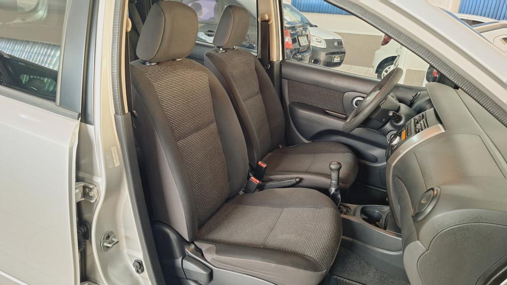 NISSAN Livina - Foto