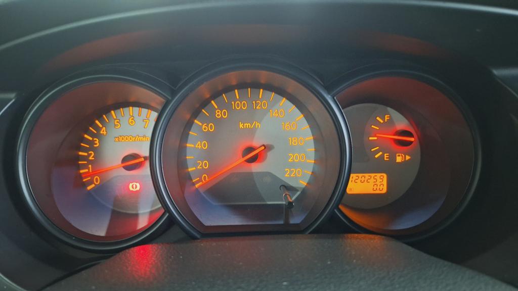 NISSAN Livina - Foto