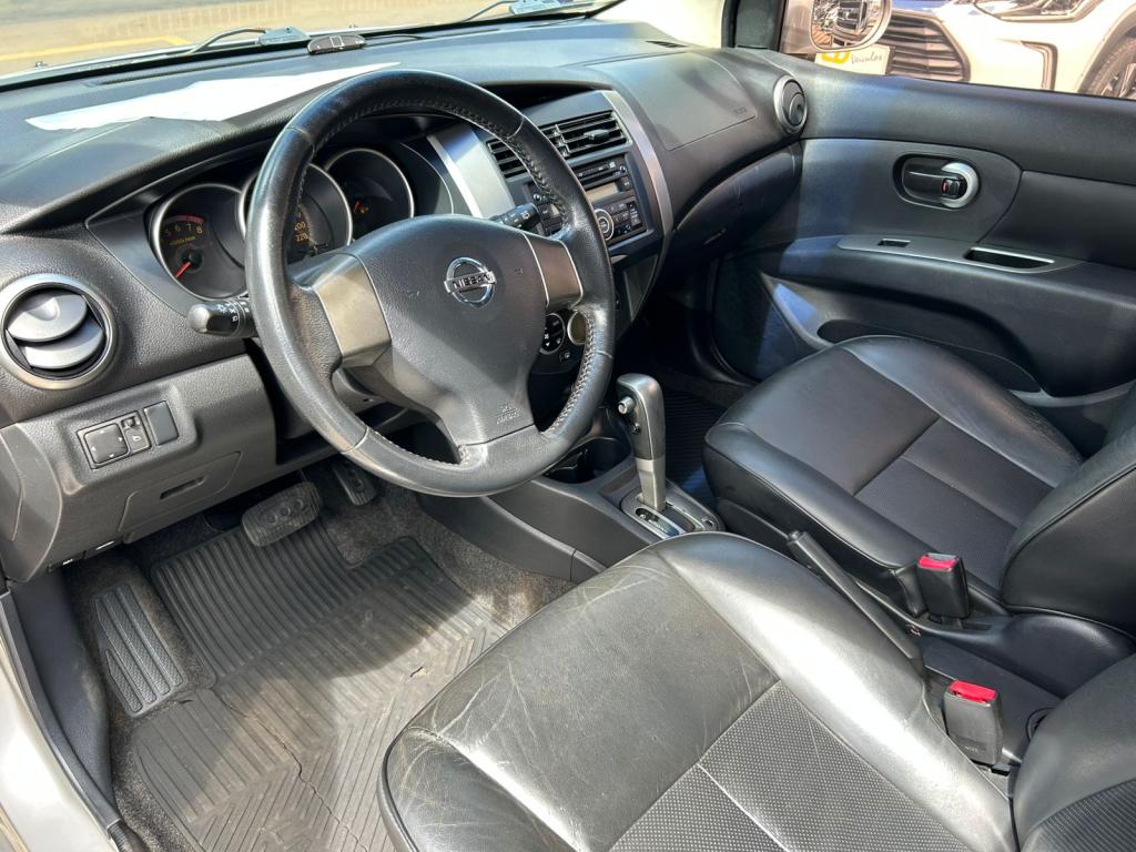 NISSAN Livina - Foto