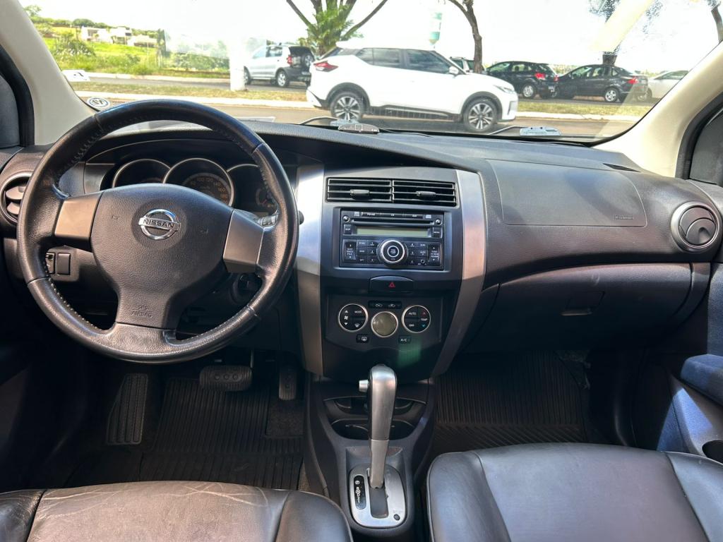 NISSAN Livina - Foto