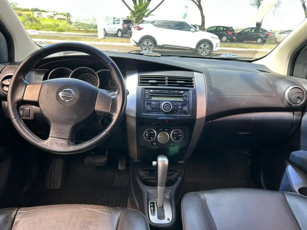 NISSAN Livina - Foto
