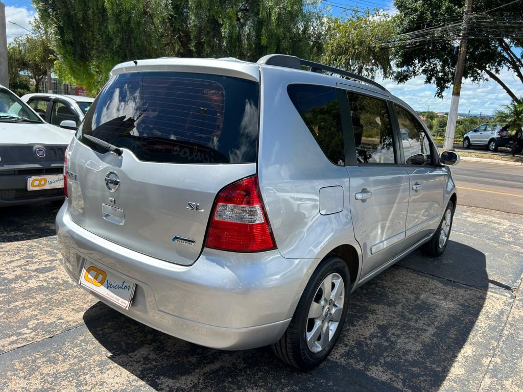 NISSAN Livina - Foto