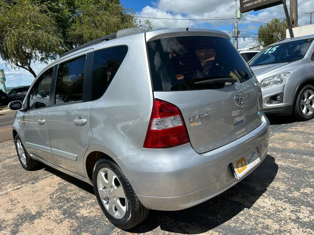 NISSAN Livina - Foto