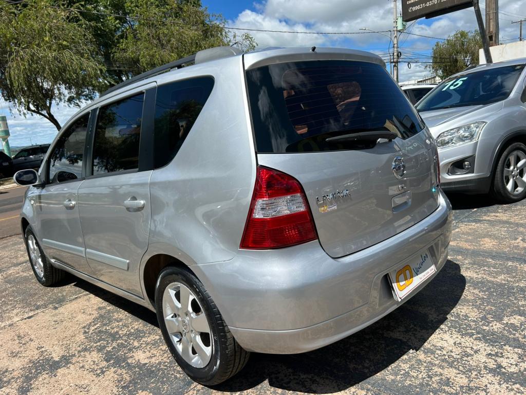 NISSAN Livina - Foto