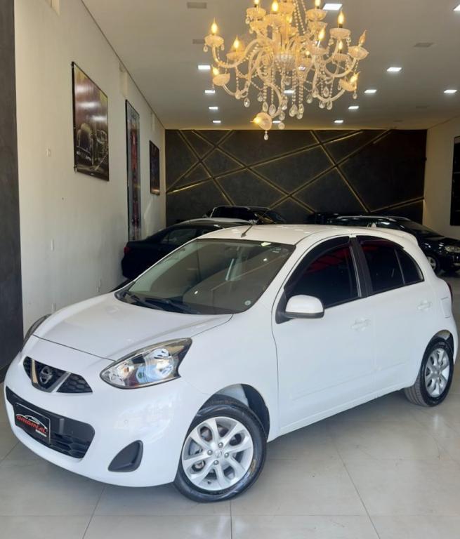 NISSAN March - Foto