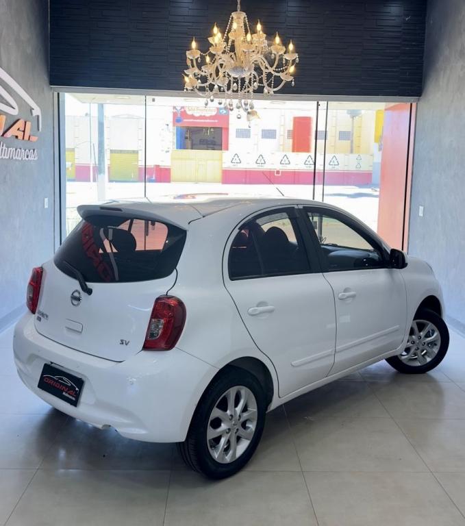 NISSAN March - Foto
