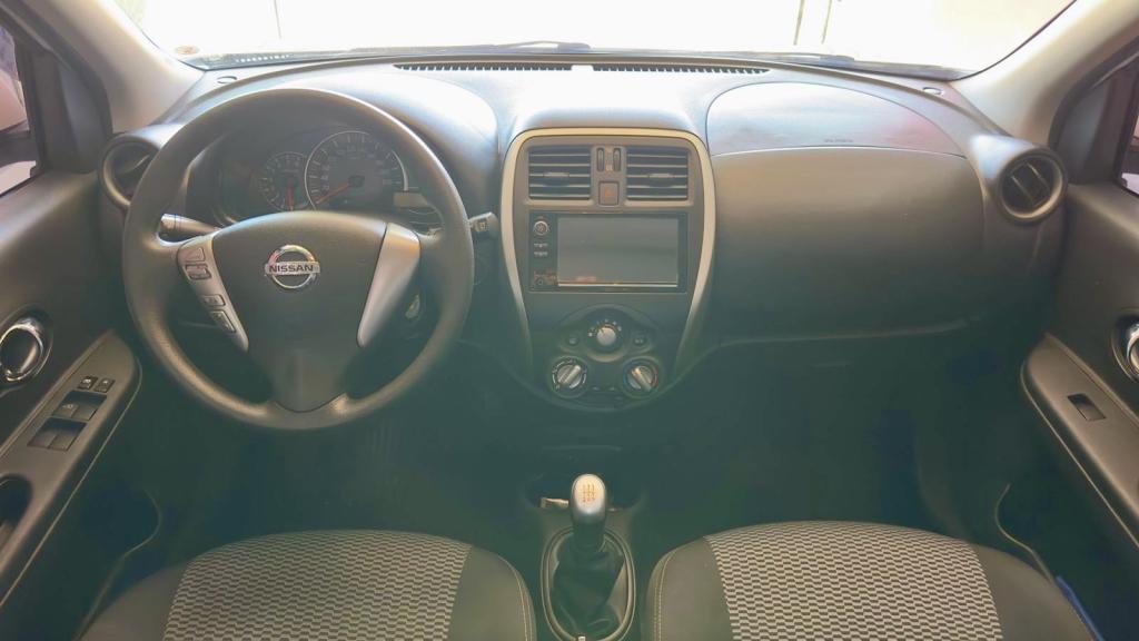 NISSAN March - Foto