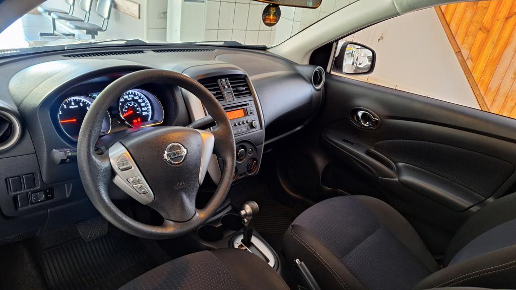 NISSAN Versa Sedan - Foto