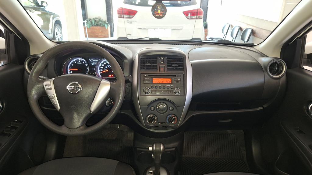 NISSAN Versa Sedan - Foto