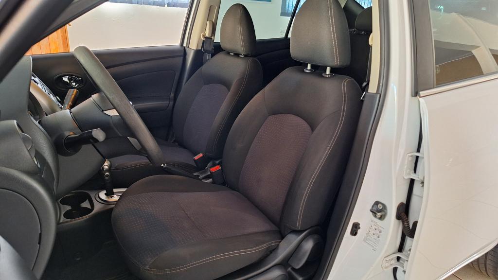 NISSAN Versa Sedan - Foto