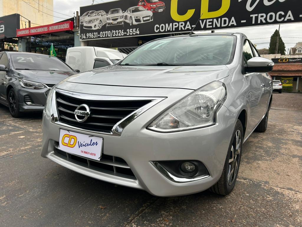 NISSAN Versa Sedan - Foto