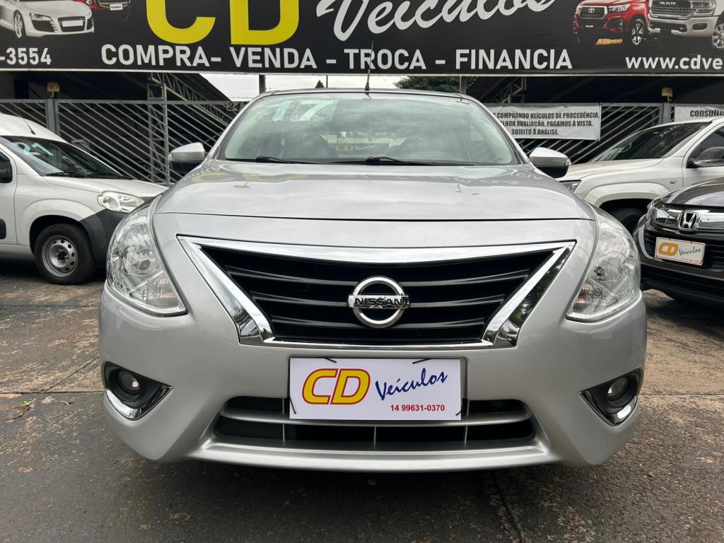 NISSAN Versa Sedan - Foto