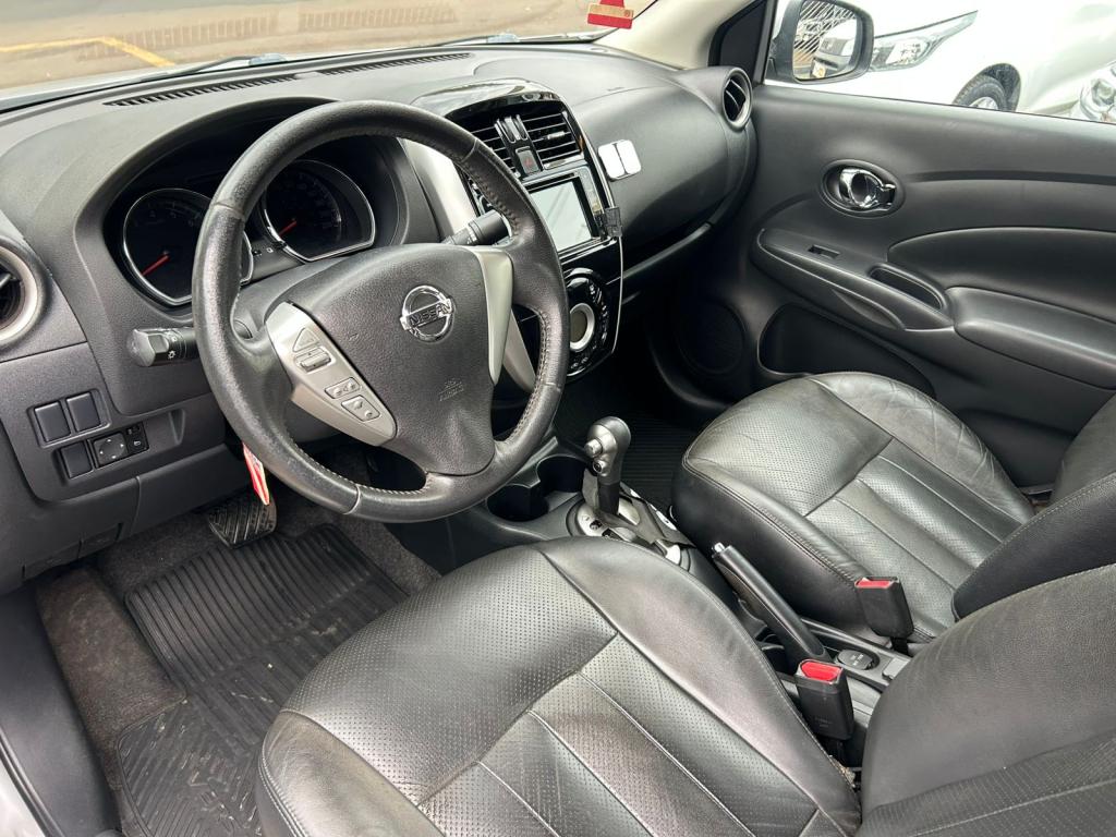 NISSAN Versa Sedan - Foto