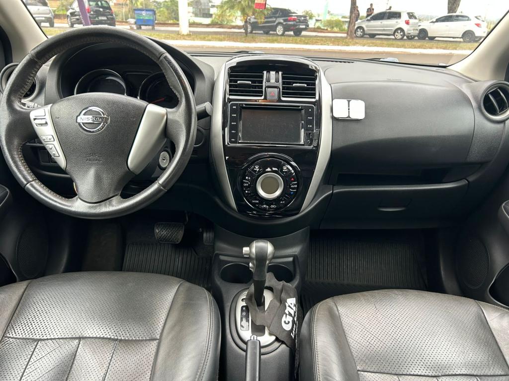 NISSAN Versa Sedan - Foto