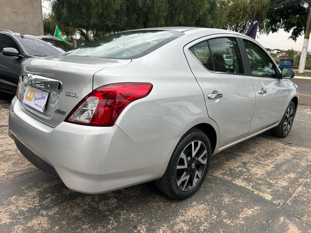 NISSAN Versa Sedan - Foto
