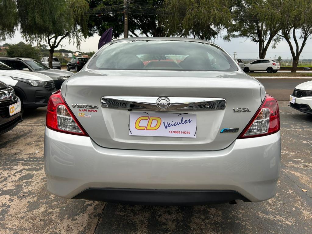 NISSAN Versa Sedan - Foto