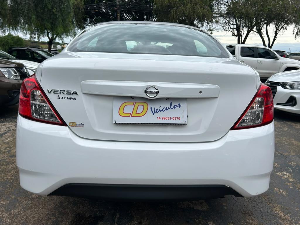NISSAN Versa Sedan - Foto