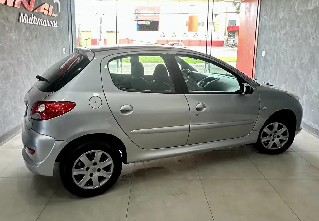 PEUGEOT 207 Hatch - Foto