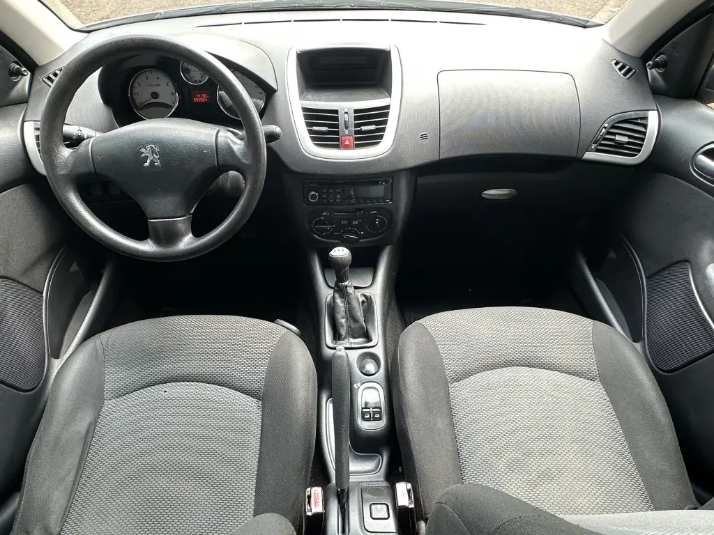 PEUGEOT 207 Hatch - Foto