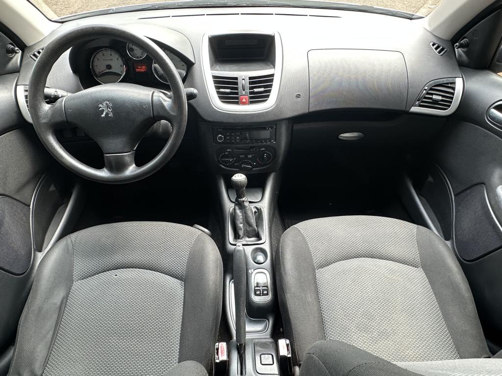 PEUGEOT 207 Hatch - Foto
