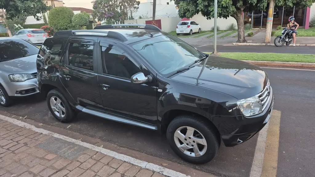 RENAULT Duster - Foto