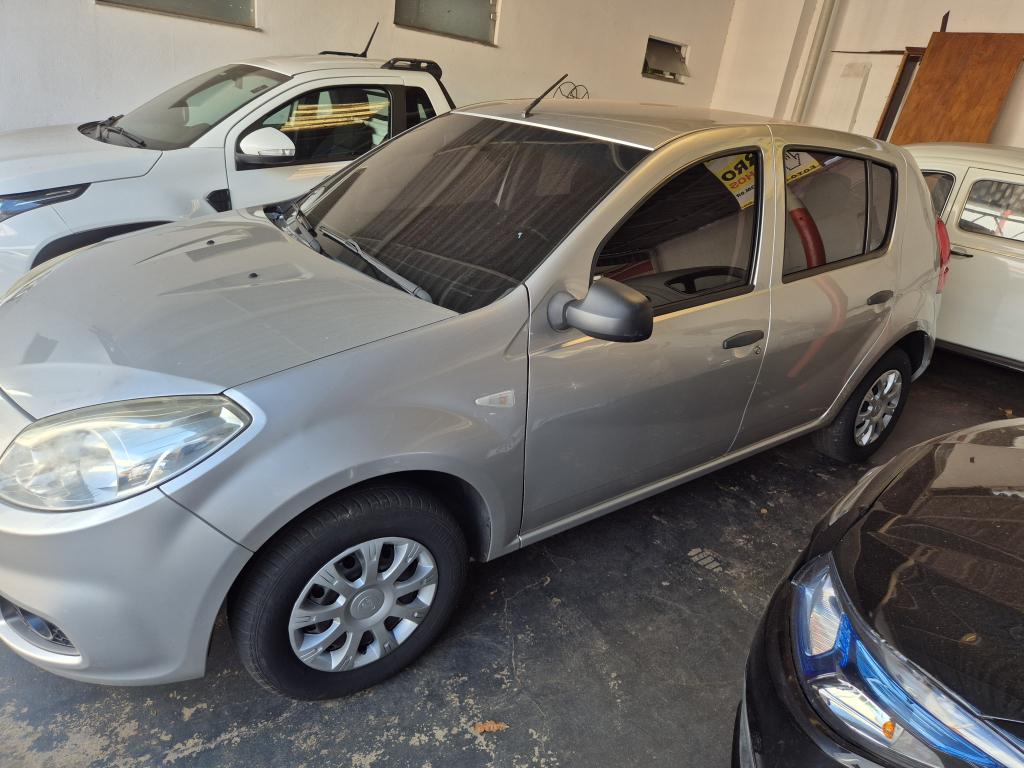 RENAULT Sandero - Foto