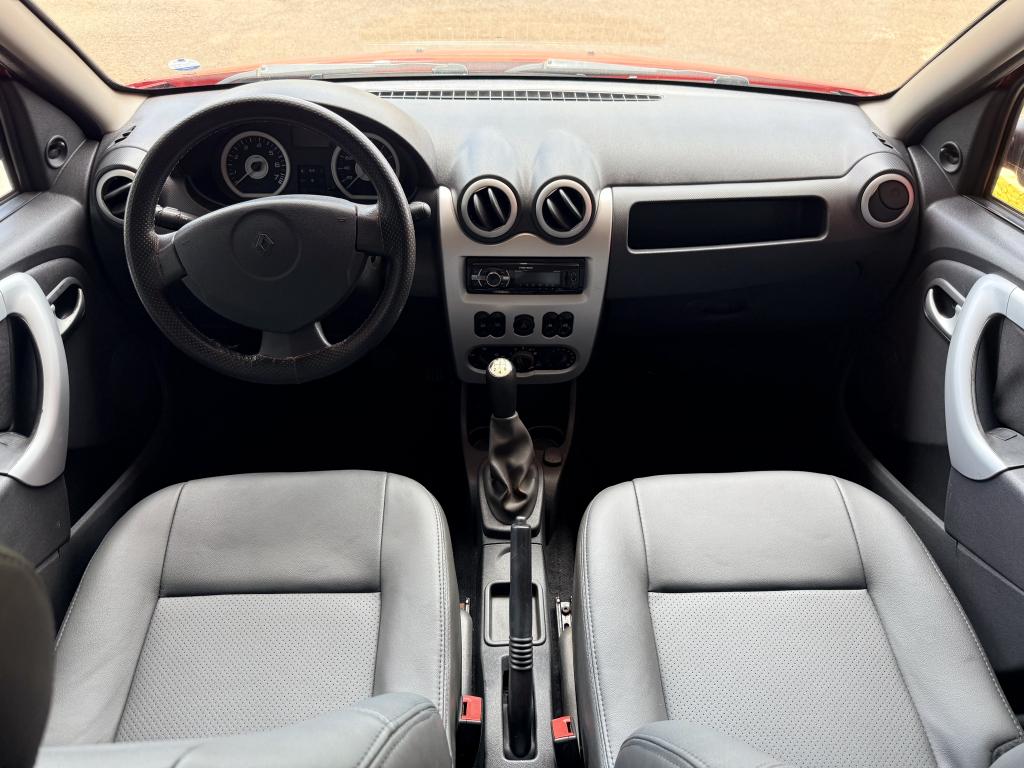 RENAULT Sandero - Foto