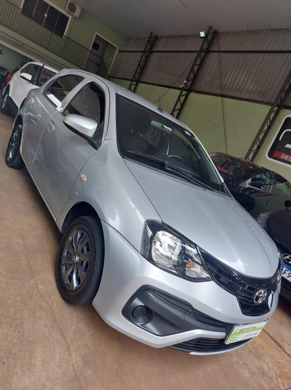 TOYOTA Etios Hatch - Foto