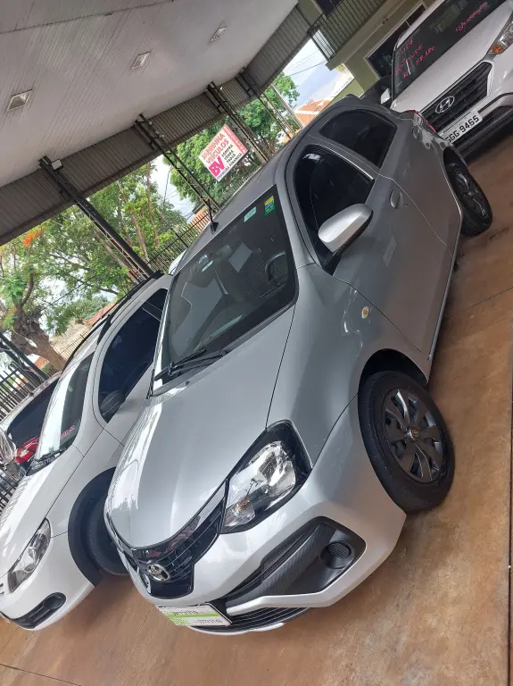 TOYOTA Etios Hatch - Foto
