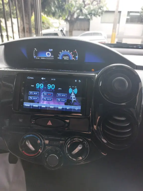 TOYOTA Etios Hatch - Foto