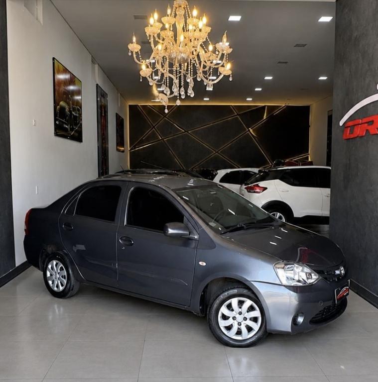 TOYOTA Etios Sedan - Foto