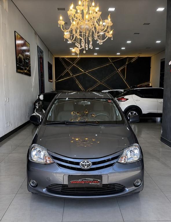 TOYOTA Etios Sedan - Foto